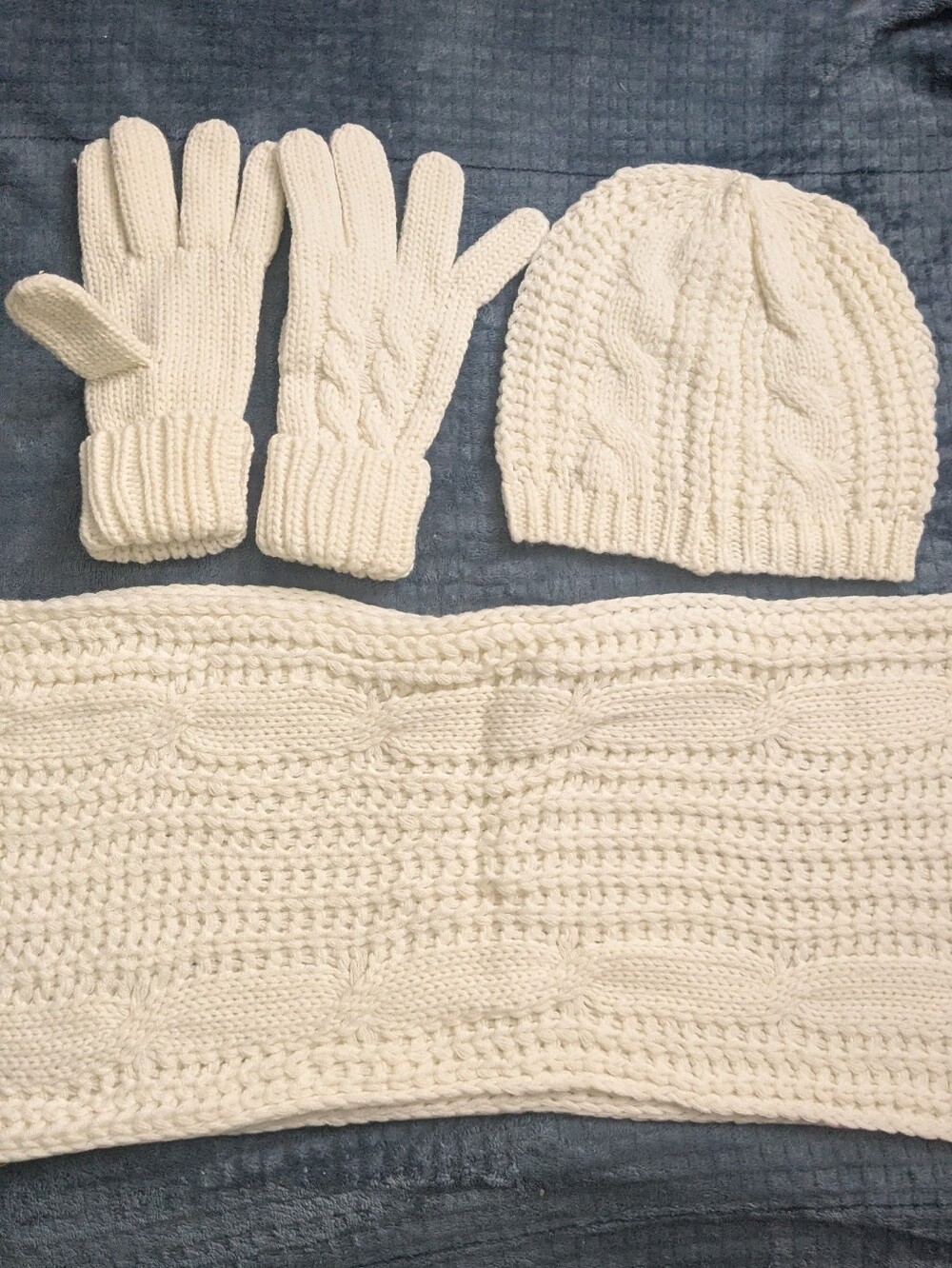NWT! Blair Knit 100% Acrylic Hat Infinity Scarf and Gloves Set Cream Size Small